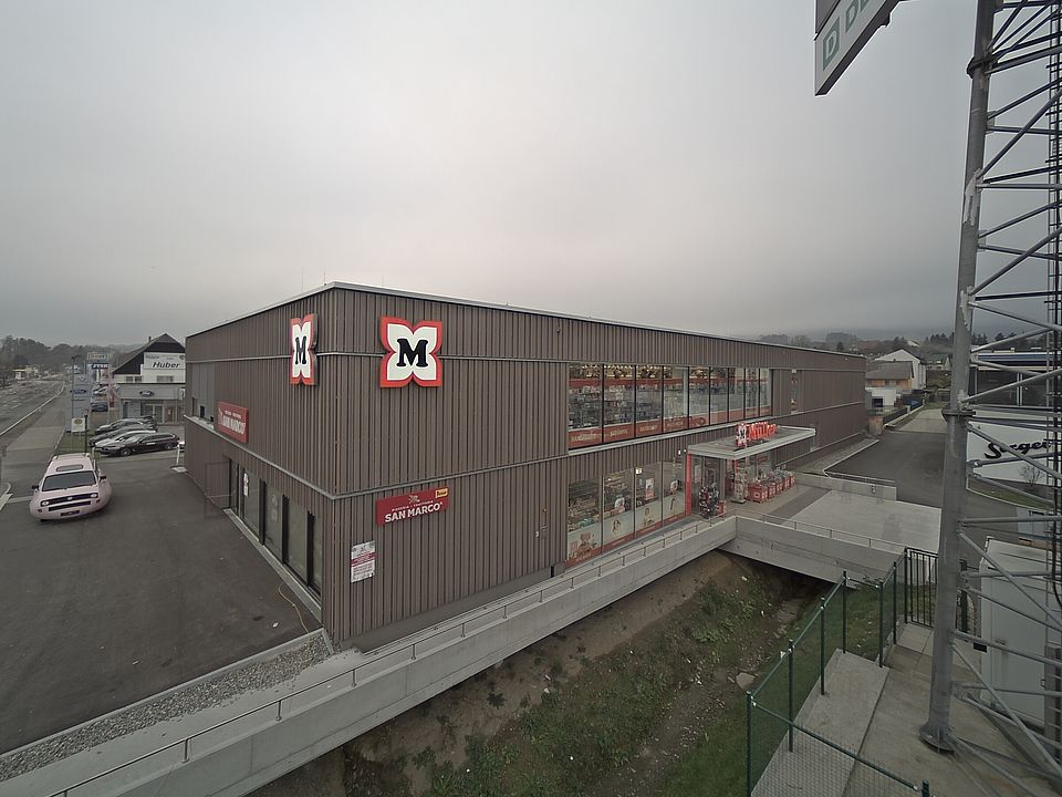 Livebild Baukamera 1 - Webcam 'Gesamtpanorama' - Baustelle Neubau Kaufhaus Fachmarktzentrum Kapfenberg, Apfelmoar Shopping, St. Lorenzen im Mürztal (ca. 5 Minuteninterval)